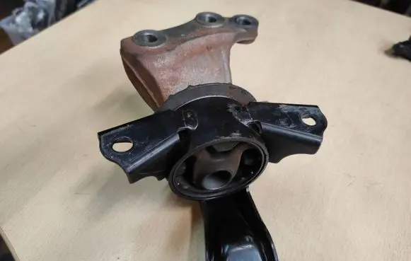 Mitsubishi Space Star Gearbox mount