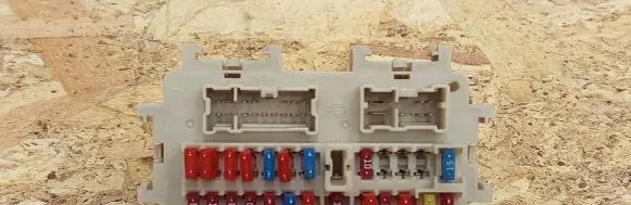Nissan Navara D40 Fuse module EA00A6C01 6C01 0263