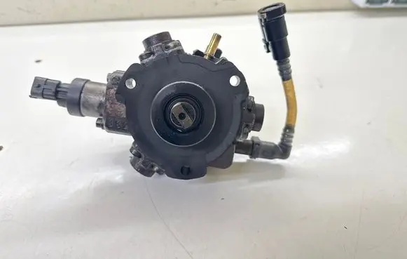 Peugeot 4007 Fuel injection high pressure pump 9683268980 0445010139 0928400664