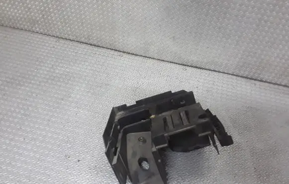 Volkswagen PASSAT B6 Fuse box cover 1K0907361B