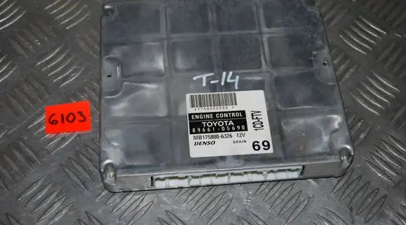 Toyota Avensis T250 Engine control unit/module 8966105690