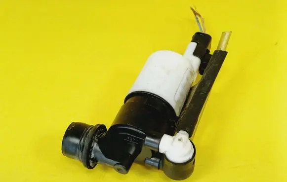 Peugeot 307 Windscreen/windshield washer pump 8200295685