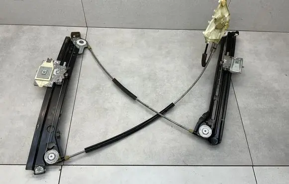 Volkswagen Golf VI Front door electric window regulator 5K7837461C