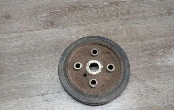 Volvo V70 Crankshaft pulley 30677464