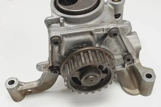 Ford Focus Oil pump CM5G-6600-DC