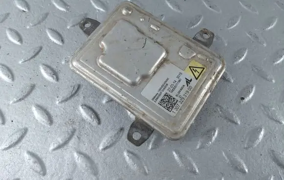 Cadillac XTS Headlight ballast module Xenon 130732931900 1307329319
