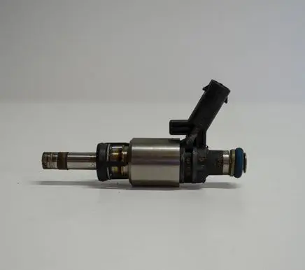 Audi A5 8T 8F Fuel injector