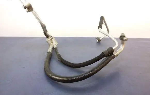Cadillac CTS Air conditioning (A/C) pipe/hose 84008571