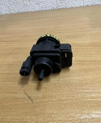 Mercedes-Benz C W203 Engine mount vacuum valve A0005450427 D7166