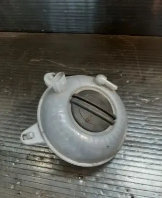 Volkswagen Golf VII Coolant expansion tank/reservoir 5Q0121407F