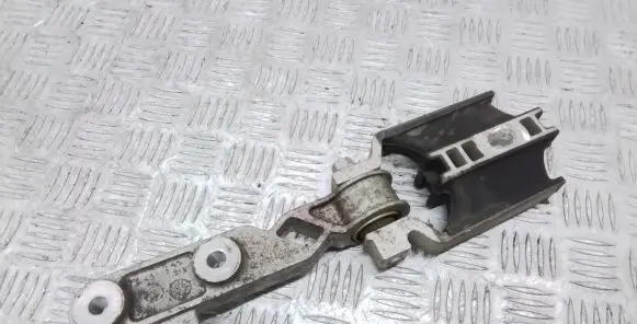 Volvo S90, V90 Engine mount bracket 31359890 31339956