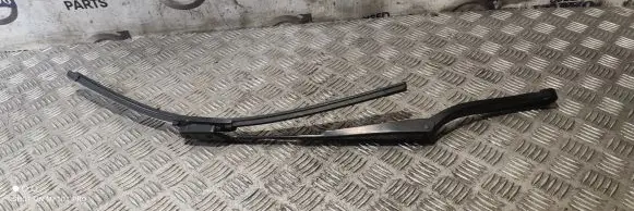 Front wiper blade arm