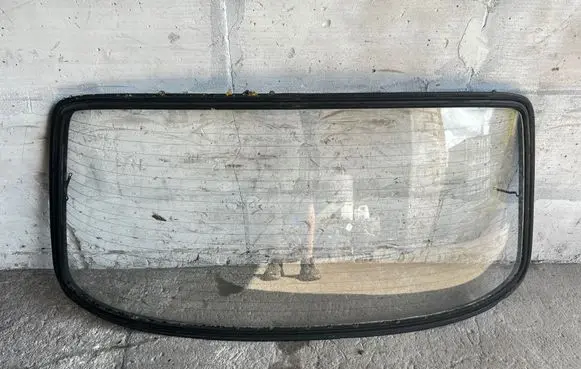Mercedes-Benz W123 Rear windscreen/windshield window