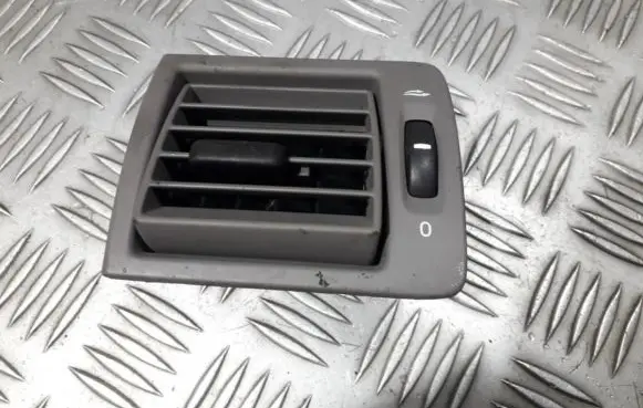 Volvo V50 Dash center air vent grill Y01128