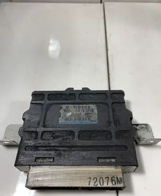 Mitsubishi Pajero Transfer box differential control unit MR580124