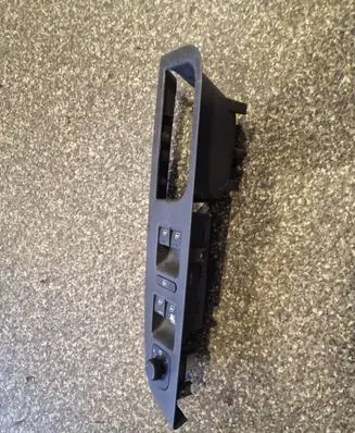 Volkswagen Golf V Electric window control switch