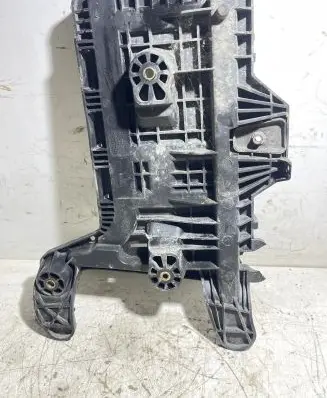 Volkswagen PASSAT B6 Battery tray 1K0915333C