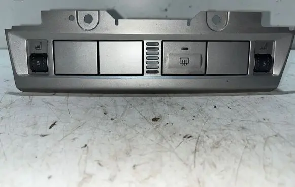 Ford Focus Windscreen/window heater switch 4M5113D734