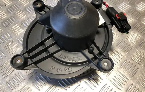 Chrysler PT Cruiser Heater fan/blower 790453U