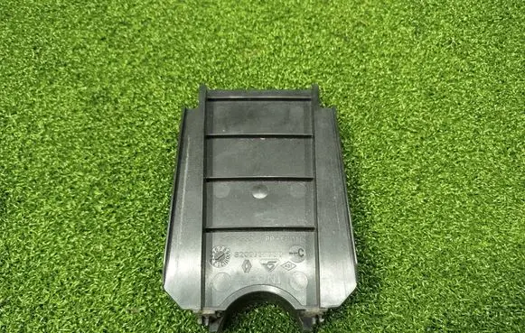 Renault Master III Fuse box cover 8200937730