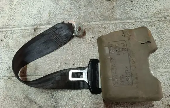 Audi A3 S3 8P Rear seatbelt 33040488