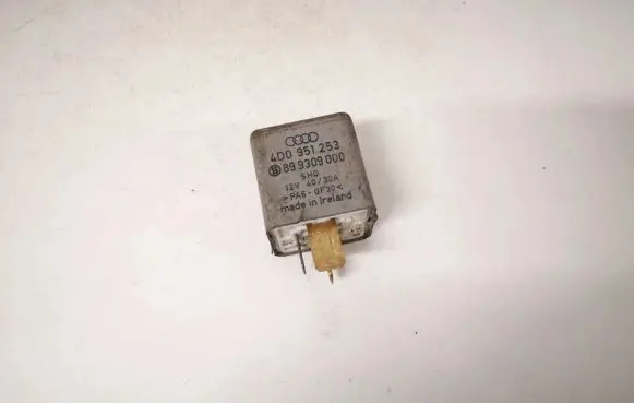 Volkswagen PASSAT B5 Other relay 4d0951253 899309000