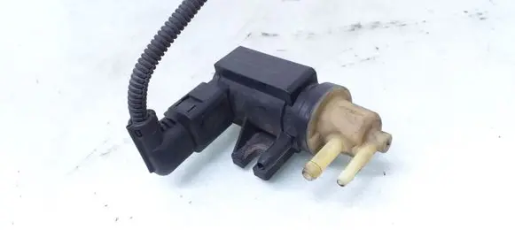 Volkswagen Touran I Turbo solenoid valve 1K0906627A 70086800