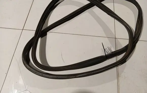 Peugeot Expert Rubber seal front coupe door 