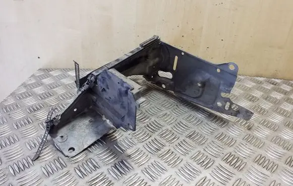 Audi 80 90 S2 B4 Side radiator support slam panel 8A0805647