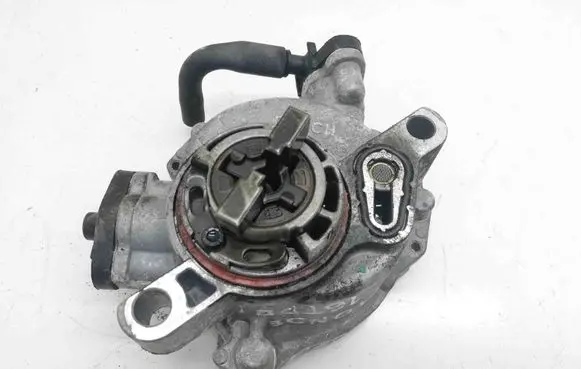 Ford Mondeo MK IV Vacuum pump 9804021880