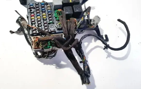 Ford Mondeo Mk III Fuse box set 71587314o1 7158-7314.o1