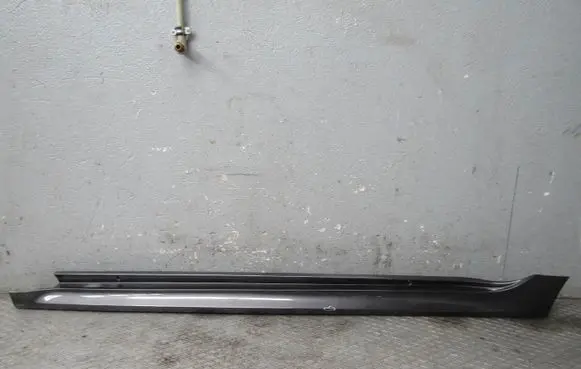 Mazda 2 Side skirt front trim 
