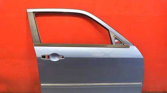 Dodge Magnum Front door