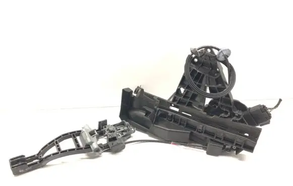 Ford Focus Front door lock 7M5AR21812AA