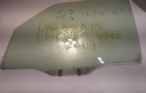 Mitsubishi Pajero Front door window glass four-door MR436995