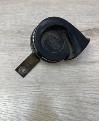 Infiniti FX Horn signal E9004035