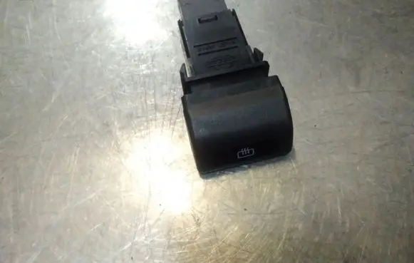 Subaru Forester SF Windscreen/window heater switch