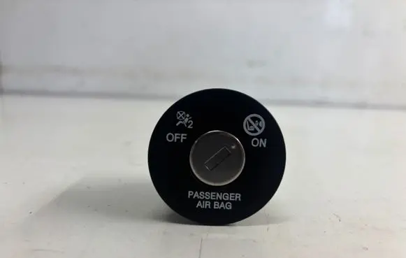 KIA Sportage Passenger airbag on/off switch