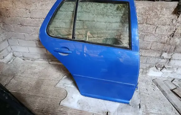 Volkswagen Golf IV Rear door