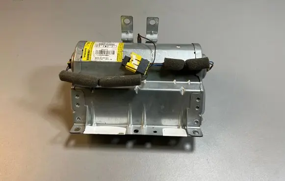 Volvo C70 Passenger airbag 30615716 G2808061000761