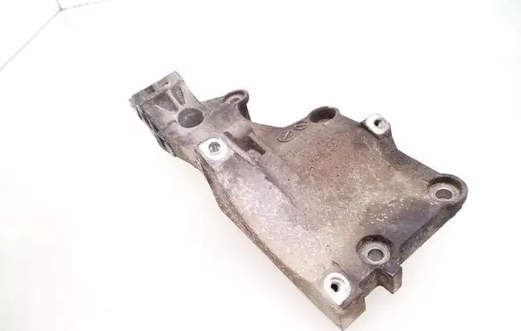 Volkswagen PASSAT B6 Generator/alternator bracket 038903143AF