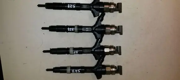 Toyota Avensis T250 Fuel injectors set 236700G010 1CDFTV