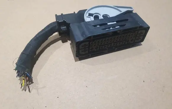 Audi A3 S3 8V ABS module connector plug 5Q0973374