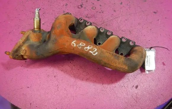 Volkswagen PASSAT B5 Exhaust manifold 058253033A