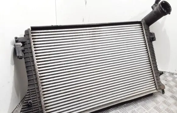 Volkswagen Golf Plus Intercooler radiator 1K0145803H