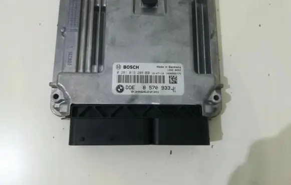 BMW 1 F20 F21 Engine control unit/module ECU 8570933