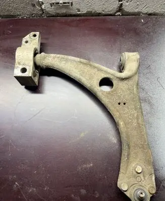 Volkswagen PASSAT B6 Front lower control arm/wishbone DEIBFAT08