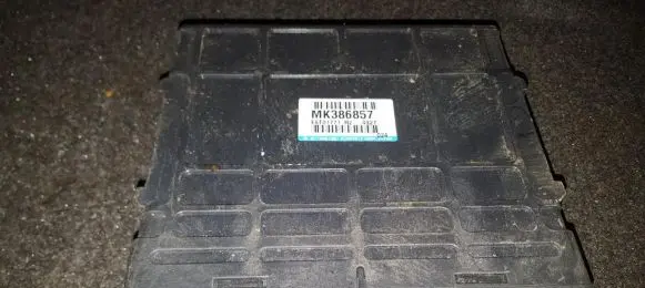 Mitsubishi Pajero Engine control unit/module mk386857 e6t01771