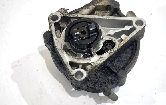 Opel Astra H Vacuum pump 