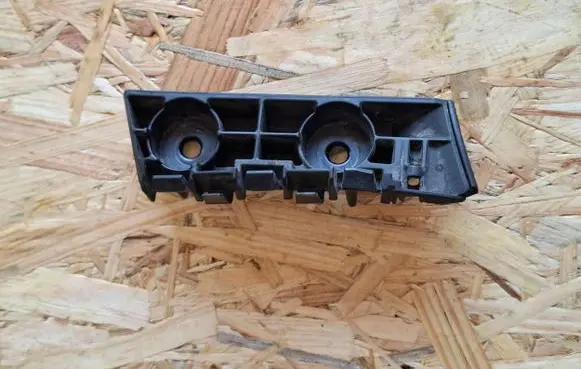 Ford Mustang VI Front bumper mounting bracket FR3B17D958AE